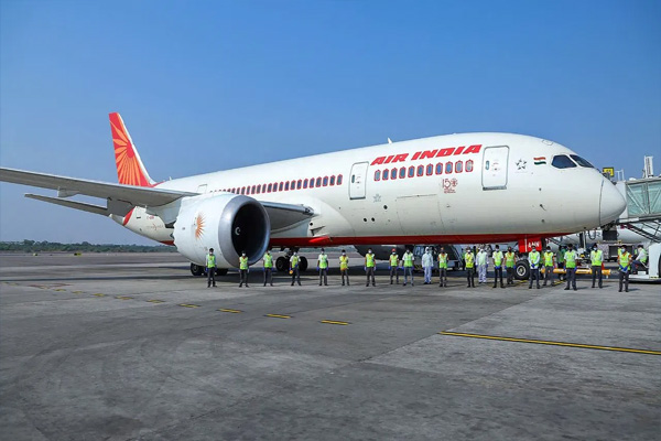 Read more about the article Air India की लगातार 8 उड़ानें रद्द, यात्रियों को असुविधा; कंपनी ने बताई ये वजह