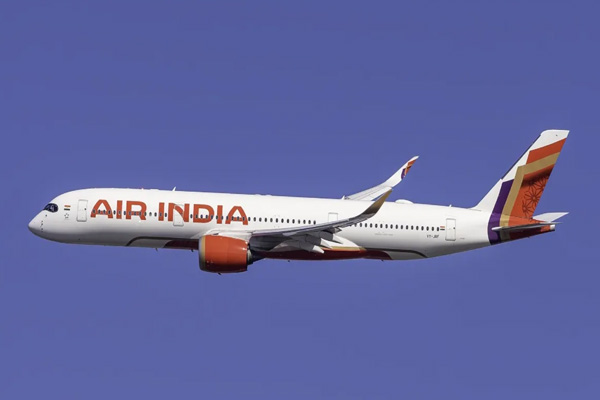 Read more about the article Air India के विमानों में गड़बड़ी का सिलसिला जारी, दो और विमानों में आई समस्या; तिरुवनंतपुरम में इमरजेंसी लैंडिंग