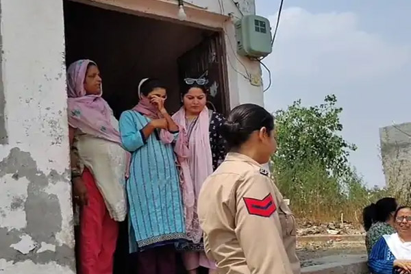 Read more about the article पंजाब में नाबालिग की सगाई रुकवाई गई, दादी बोली- लड़का अच्छा था तो सोचा रोका करवा दूं; पुलिस जांच में जुटी