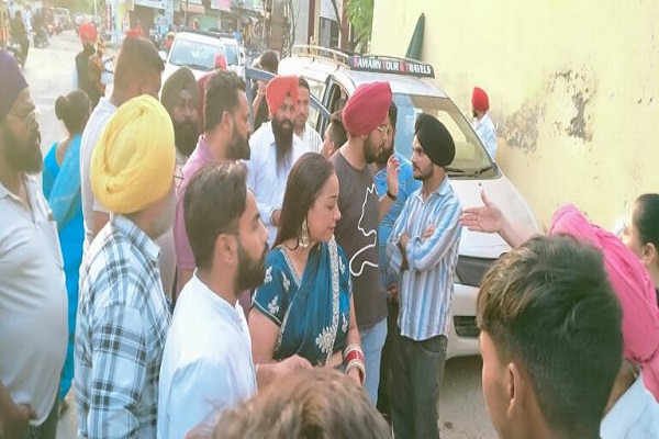You are currently viewing पंजाब में हैरानीजनक मामला: दुल्हन और मैरिज पैलेस ढूंढती रही बारात, कोई नहीं मिला; बिना दुल्हन के लौटना पड़ा