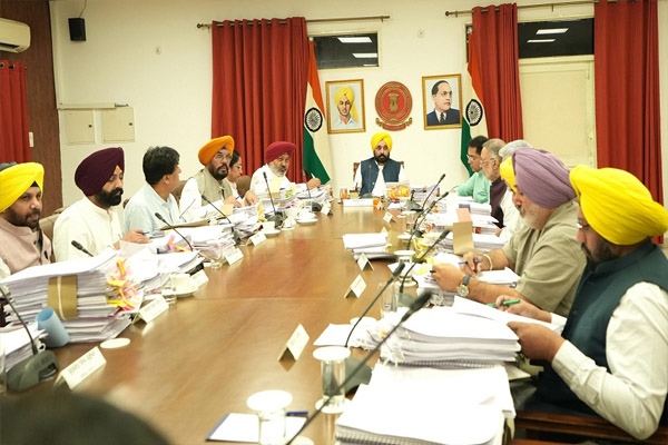 You are currently viewing पंजाब सरकार ने दुकानदारों और व्यापारियों को दी बड़ी राहत, कैबिनेट मीटिंग में कई फैसलों पर लगी मुहर