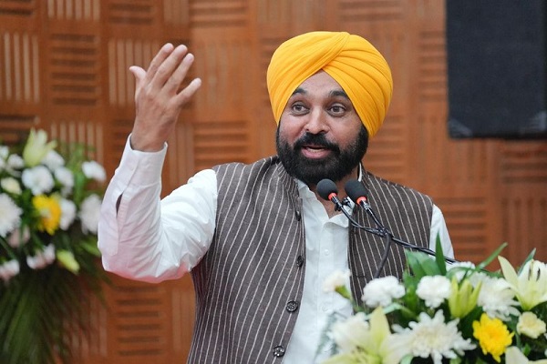 You are currently viewing पंजाब में उद्योग लगाना हुआ आसान, 45 दिन में मिलेगी मंजूरी; CM मान ने लॉन्च किया ‘फास्ट ट्रैक पंजाब’ पोर्टल