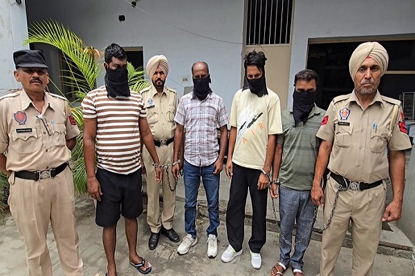You are currently viewing पंजाब पुलिस को बड़ी सफलता, 4 लोगों को अफीम के साथ किया गिरफ्तार
