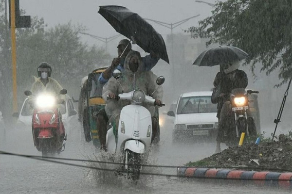 You are currently viewing Weather Update: पंजाब में मानसून पकड़ेगा रफ्तार, 13 जिलों में तूफान और बारिश का अलर्ट जारी