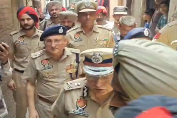 You are currently viewing जालंधर के रामामंडी में नशा तस्करों के खिलाफ पुलिस ने चलाया बड़ा अभियान