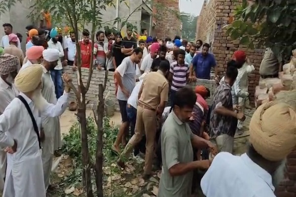 You are currently viewing पंजाब में पुराने कुएं में गिरी लड़की, पंजाब पुलिस और डॉक्टरों की टीम मौके पर; बचाव दल द्वारा बाहर निकालने का प्रयास जारी