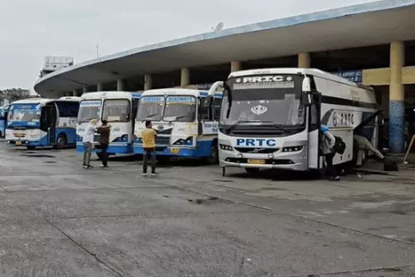 Read more about the article पंजाब में रोडवेज और PRTC कर्मियों की हड़ताल शुरु, 3000 से ज्यादा बसों के पहिए थमे; निजी बस ऑपरेटरों की चांदी- यात्री परेशान