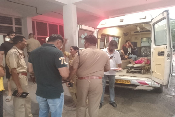 Read more about the article जालंधर में खूनी वारदात: अस्पताल में दामाद ने सास के सिर में गोली मारकर किया लहूलुहान, पत्नी को भी मारने की कोशिश; मचा हड़कंप