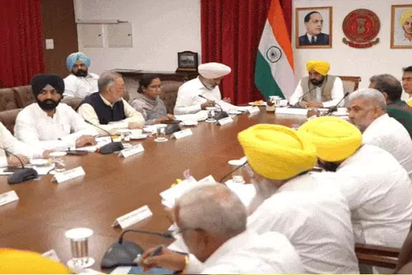 Read more about the article पंजाब में बेअदबी पर अब होगी उम्रकैद, भगवंत मान कैबिनेट ने सख्त कानून के बिल को दी मंजूरी