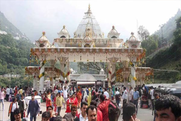 Read more about the article श्राइन बोर्ड का बड़ा फैसला, मां वैष्णो देवी यात्रा पर लगा ब्रेक; जानें वजह