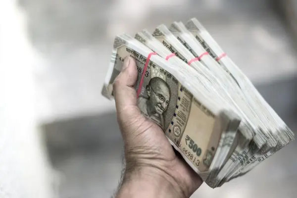 Read more about the article बैंकों से कर्ज लेने वालों के लिए बड़ी खुशखबरी, केंद्र सरकार इन्हें देने जा रही 5 लाख रुपए तक के लोन पर बड़ी राहत