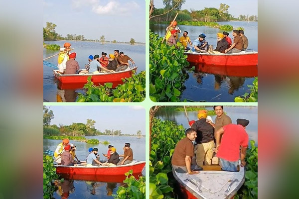 You are currently viewing बाढ़ पीड़ितों की सेवा में जुटी डिजिटल मीडिया एसोसिएशन(DMA), पत्रकारों ने किश्ती में सवार होकर गांव-गांव जाकर लोगों के घरों तक पहुंचाई राहत सामग्री