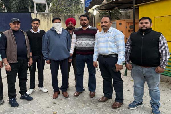 Read more about the article रिश्वतखोर ASI चढ़ा पंजाब विजिलेंस के हत्थे, गिरफ्तार भाई से मिलाने और रिमांड बचाने के नाम पर ऐंठ रहा था पैसे