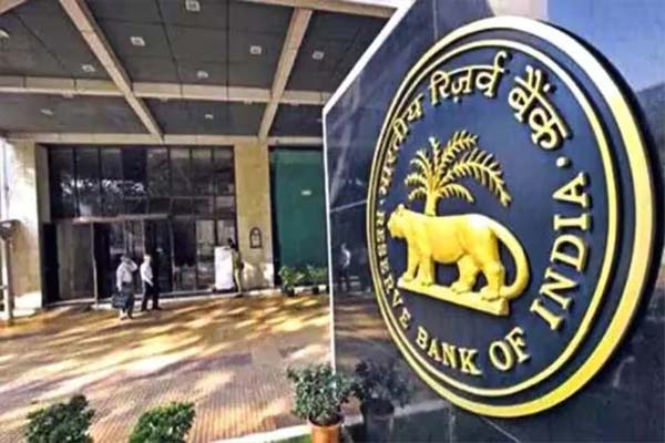 Read more about the article RBI का बैंकों को बड़ा अल्टीमेटम, ग्राहकों को अब नहीं कर सकेंगे गुमराह