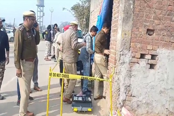 Read more about the article पंजाब में भारत-पाक सीमा पर सनसनी, चेक पोस्ट के अंदर दो पुलिसकर्मियों के शव बरामद; इलाके में दहशत