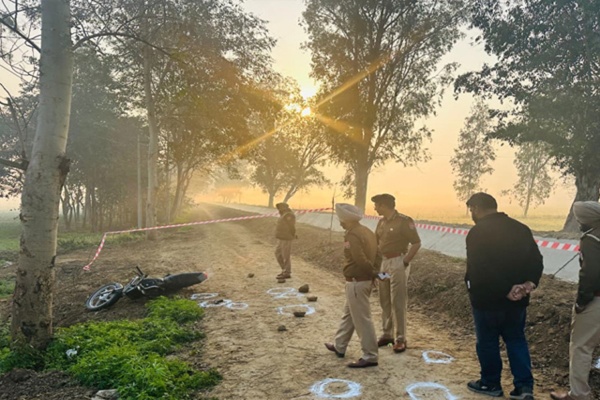 Read more about the article तरनतारन में AAP सरपंच हत्याकांड: पुलिस एनकाउंटर में 2 आरोपी गिरफ्तार, सुरक्षा में चूक पर मैरिज पैलेस मालिक पर भी FIR