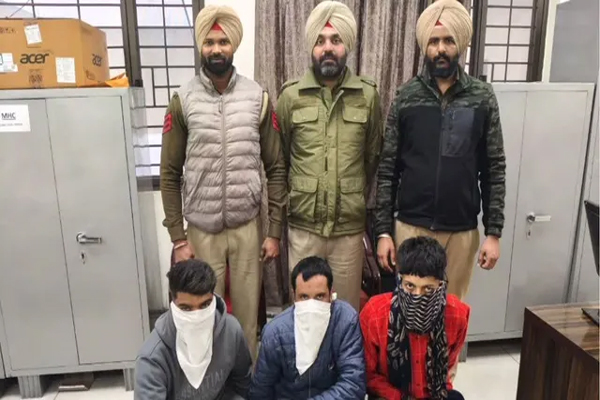 Read more about the article पंजाब पुलिस ने 100 करोड़ की इंटरनेशनल साइबर ठगी का किया भंडाफोड़, 31 बैंक खातों के जरिए हुआ पैसों का पूरा खेल; मास्टरमाइंड समेत 9 गिरफ्तार