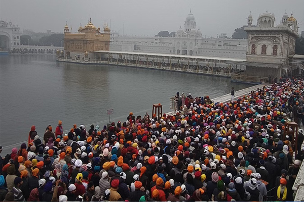 Read more about the article खाड़ी देशों के युद्ध से अमृतसर में मंडराया संकट, रद्द हो रहीं फ्लाइट्स, खाली पड़े होटल… कारोबारियों की उड़ी नींद