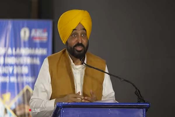 Read more about the article पंजाब के कारोबारियों की हुई बल्ले-बल्ले! CM मान ने लॉन्च की देश की सबसे अनोखी इंडस्ट्रियल पॉलिसी, जानें क्या-क्या मिलेगी छूट