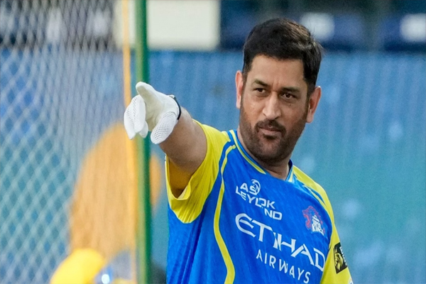 Read more about the article IPL 2026: चेन्नई सुपर किंग्स को बड़ा झटका, दो हफ्तों के लिए धोनी हुए टीम से बाहर; ये धुरंधर लेगा जगह!