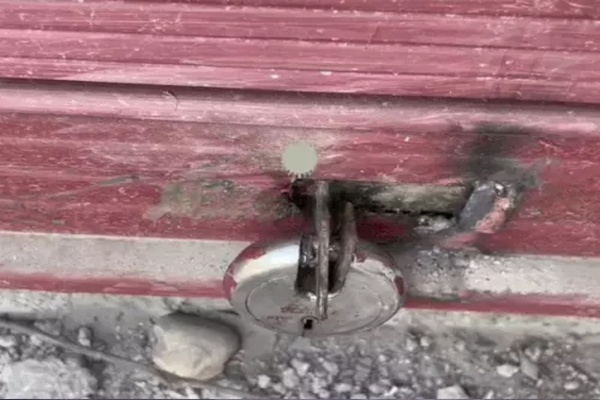 Read more about the article ICICI ATM पर बड़ा डाका, गैस कटर से मशीन काटकर लाखों ले उड़े शातिर लुटेरे, पुलिस के उड़े होश