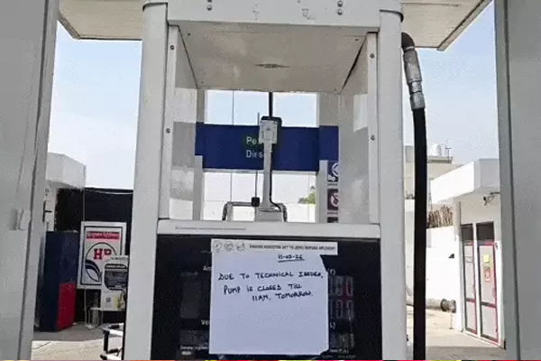 You are currently viewing गैस किल्लत के बीच जालंधर में पेट्रोल-डीजल खत्म होने की उड़ी अफवाह, पंप से लौटने लगे लोग, जानें क्या है माजरा