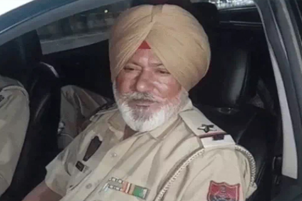 Read more about the article जालंधर के पार्क में चल रहा था नशे का काला खेल, पुलिस की अचानक रेड से मची भगदड़; नशीली गोलियों के साथ युवक गिरफ्तार