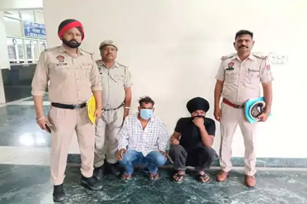 Read more about the article AAP सरपंच ने पुलिसवालों की वर्दी फाड़ी, गांव में रेड करने गई टीम पर जानलेवा हमला; मची अफरा-तफरी