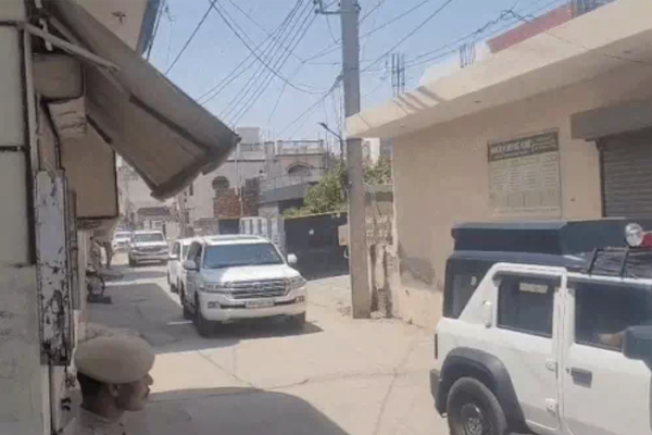 Read more about the article पंजाब में 7 सांसदों की बगावत से मचे बवाल के बीच अचानक ससुराल पहुंचे CM भगवंत मान, चप्पे-चप्पे पर भारी पुलिस बल तैनात