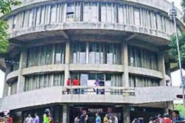 Read more about the article चंडीगढ़ में बम की धमकी से मची सनसनी, निशाने पर DC दफ्तर और पंजाब यूनिवर्सिटी; चप्पे-चप्पे पर पुलिस तैनात