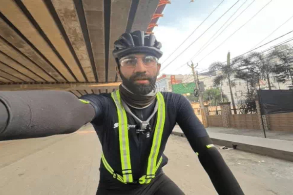 Read more about the article लाखों का पैकेज और एसी केबिन छोड़ 28 साल का युवक साइकिल से नाप रहा देश, कश्मीर से कन्याकुमारी के सफर की वजह जान करेंगे सलाम