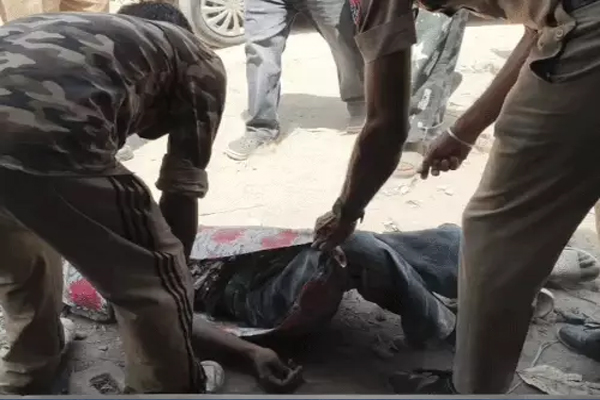 Read more about the article लुधियाना में सड़क किनारे संदिग्ध हालत में पड़ी थी लाश, इलाके में मची सनसनी; हत्या या नशे की ओवरडोज? पोस्टमार्टम से खुलेगा राज