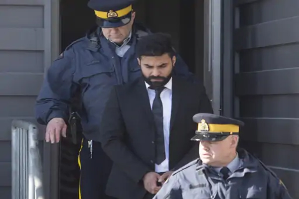 You are currently viewing कनाडा में 16 मौतों के गुनहगार पंजाबी ड्राइवर को ऐन मौके पर ‘संजीवनी’, डिपोर्ट होने से ठीक 48 घंटे पहले कोर्ट ने पलटा फैसला