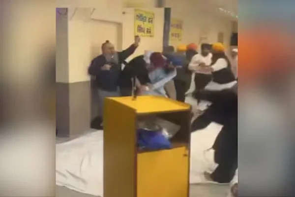 Read more about the article जर्मनी के गुरुद्वारे में दो गुटों के बीच खूनी संघर्ष, वर्चस्व की जंग में चले चाकू और कृपाण, 11 श्रद्धालु घायल