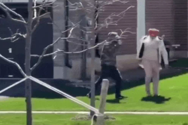 Read more about the article कनाडा में पंजाबी बुजुर्ग से शर्मनाक सुलूक, सरेआम मारे धक्के और कहा- अपने देश पंजाब लौट जाओ; VIDEO वायरल