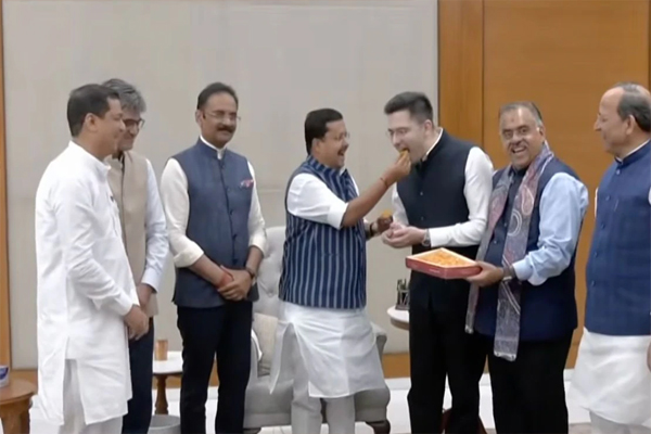 Read more about the article राघव चड्ढा समेत AAP के 3 राज्यसभा सांसदों ने थामा BJP का दामन, नितिन नवीन ने खिलाई मिठाई