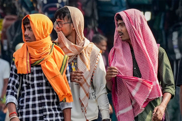 Read more about the article झुलसते पंजाब-चंडीगढ़ में अभी और सताएगी गर्मी, 41 डिग्री के पार पहुंचा पारा, घर से निकलने से पहले पढ़ लें मौसम विभाग का ये अलर्ट