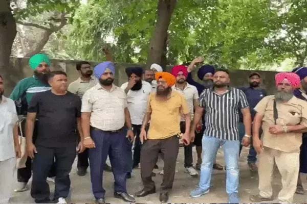Read more about the article पंजाब में थमेंगे सरकारी बसों के पहिए, 3 दिन चक्का जाम का बड़ा ऐलान; सफर पर निकलने से पहले पढ़ लें ये जरूरी खबर
