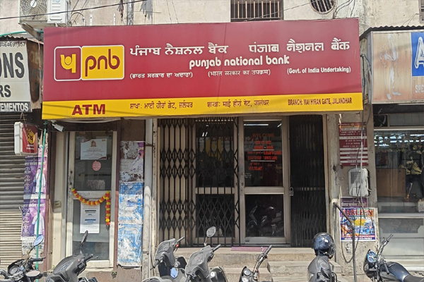 Read more about the article जालंधर के PNB बैंक से गायब हुए लाखों के गहने, कर्मचारियों पर लगे गंभीर आरोप