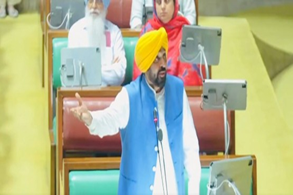 Read more about the article ‘शराब पीकर विधानसभा पहुंचे CM मान’….अकाली दल के सनसनीखेज आरोप से पंजाब की सियासत में भूचाल; देखें VIDEO