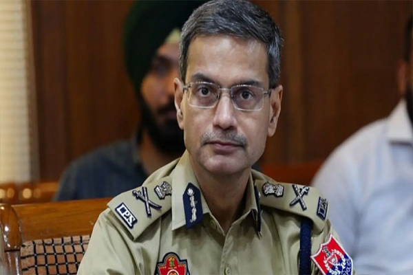 Read more about the article पंजाब पुलिस को मिली बड़ी कामयाबी, मलेशिया से डिपोर्ट किए गए KZF के दो खूंखार आतंकी; रेलवे ट्रैक उड़ाने की थी बड़ी साजिश