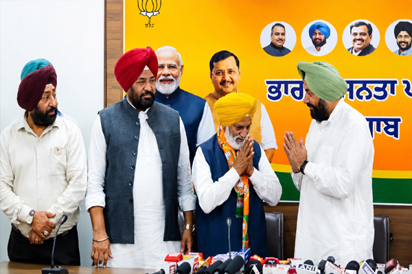 Read more about the article AAP को बड़ा झटका, आदमपुर के इस दिग्गज नेता ने थामा BJP का दामन, ढिल्लों ने की पंजाब में सरकार बनाने की भविष्यवाणी