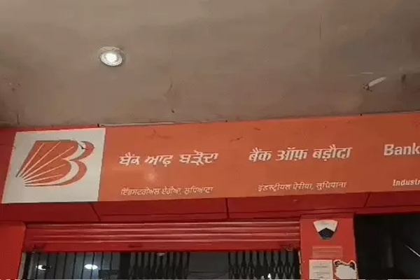 Read more about the article पंजाब में बैंक ऑफ बड़ौदा का ATM तोड़ने की कोशिश, बाल-बाल बचा लाखों का कैश, CCTV में सुराग तलाश रही पुलिस