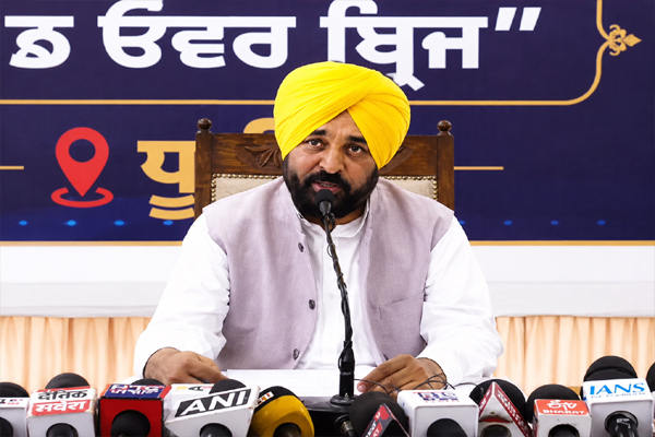 Read more about the article बेअदबी कानून पर श्री अकाल तख्त साहिब के आगे झुकी मान सरकार, CM भगवंत मान ने किया ये बड़ा ऐलान