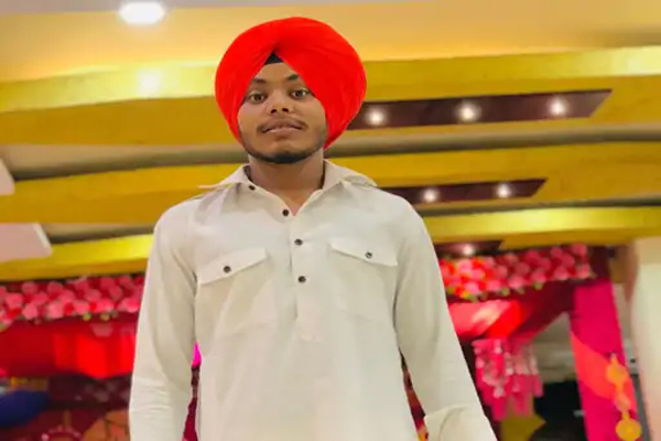 You are currently viewing हेमकुंड साहिब की यात्रा पर निकले 23 वर्षीय युवक की दर्दनाक मौत, सड़क के एक गड्ढे ने ली जान और तोड़ दिया माता-पिता का सबसे बड़ा सपना