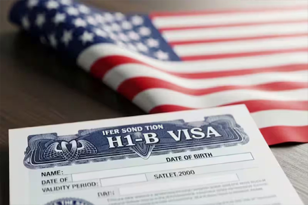 Read more about the article H-1B वीजा पर कोर्ट ने सुनाया बड़ा फैसला, लाखों भारतीय पेशेवरों की हुई बल्ले-बल्ले; डोनाल्ड ट्रंप को लगा बड़ा झटका