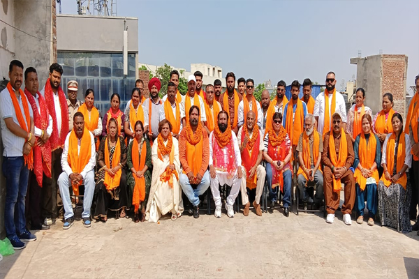 You are currently viewing सुभाष सोंधी शिवसेना समाजवादी में शामिल, मिली बड़ी जिम्मेदारी; पार्टी ने बनाया नॉर्थ इंडिया का प्रधान
