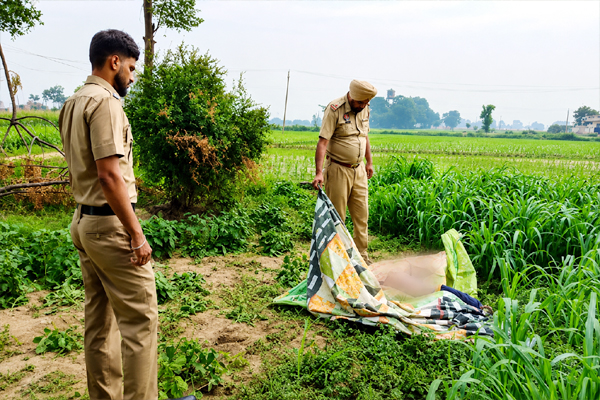 You are currently viewing पंजाब में महज एक साइकिल के लिए कर दिया मर्डर, खेतों में खून से लथपथ मिला मजदूर का शव; आरोपी फरार