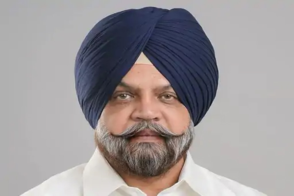 You are currently viewing पंजाब में बड़ा सियासी उलटफेर, दिग्गज विधायक मनप्रीत सिंह अयाली ‘अकाली दल वारिस पंजाब दे’ में हुए शामिल