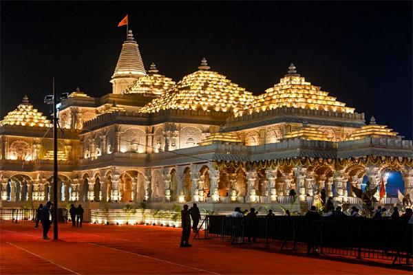 Read more about the article राम मंदिर में चढ़ावे की SIT जांच से मचा हड़कंप, कर्मचारियों पर लगी ये बड़ी रोक, अब पहननी होगी बिना जेब वाली वर्दी